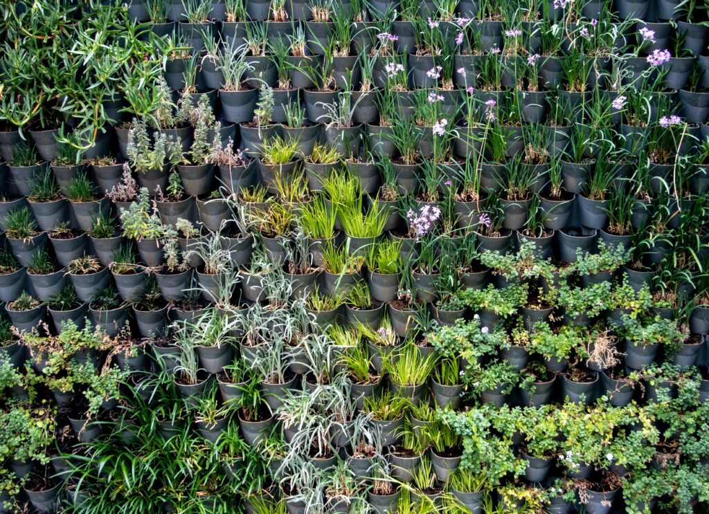 Pocket system vertical container garden